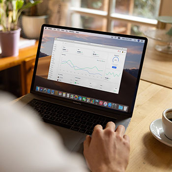 百合肉肉漫画全彩,甜蜜校园的浪漫物语